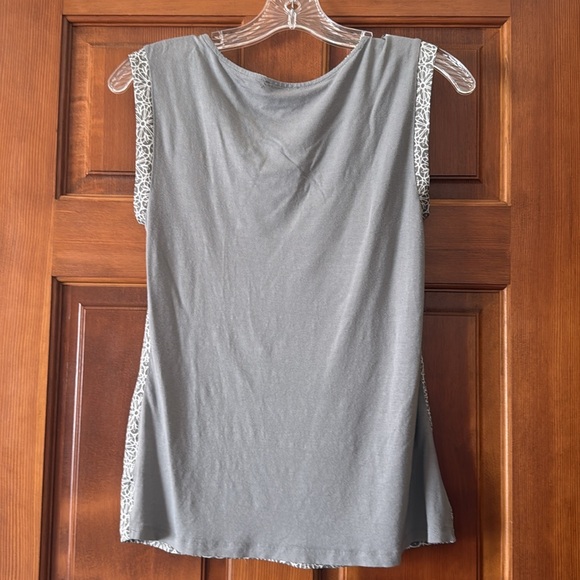 Women’s Top - Picture 2 of 4